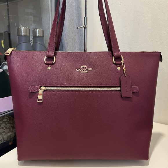 Coach Gallery Tote In Gold/Black Cherry 79608 NWT